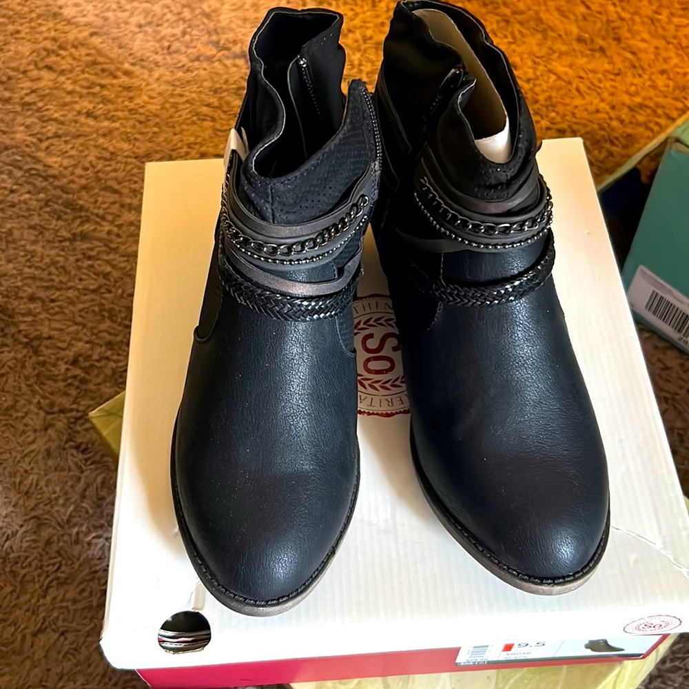 Brand new boots. Low heel.